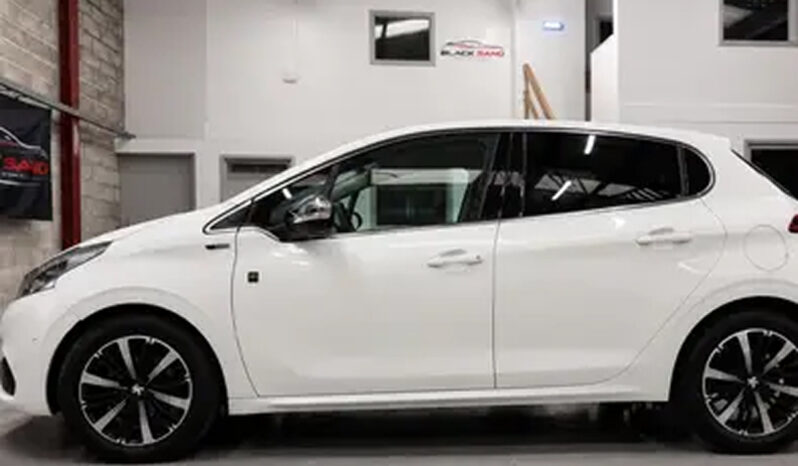 
								PEUGEOT 208 TECH EDITION full									