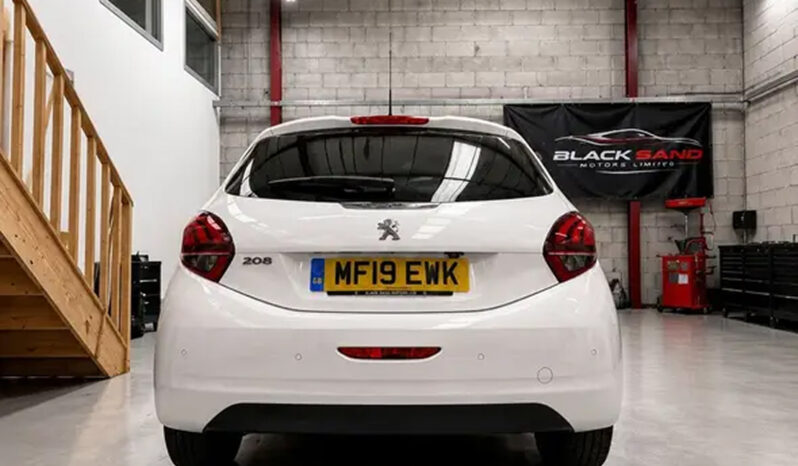 
								PEUGEOT 208 TECH EDITION full									