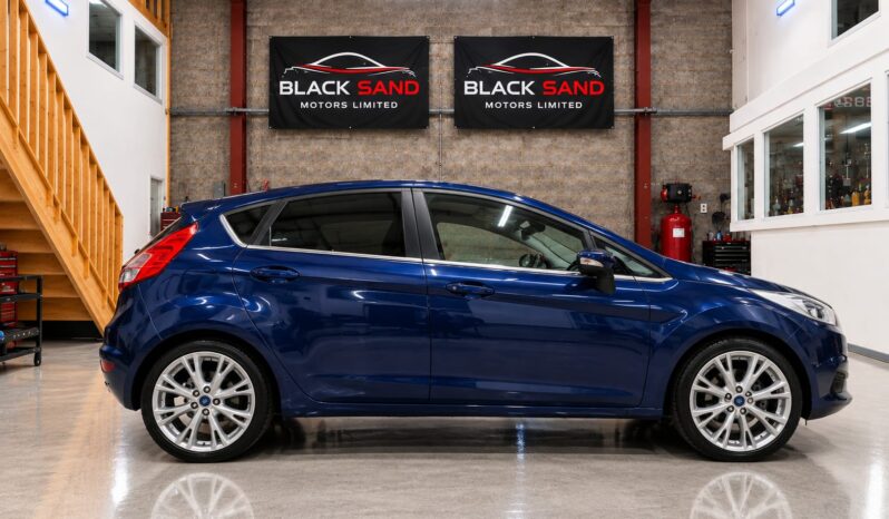 
								FORD FIESTA ST-LINE full									