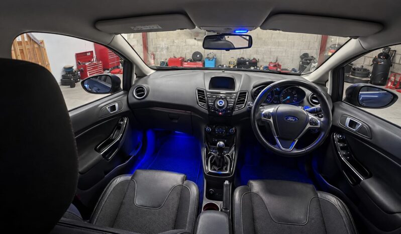 
								FORD FIESTA ST-LINE full									