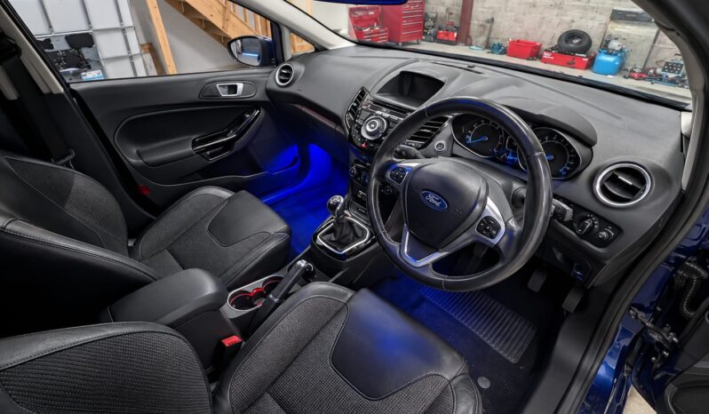 
								FORD FIESTA ST-LINE full									