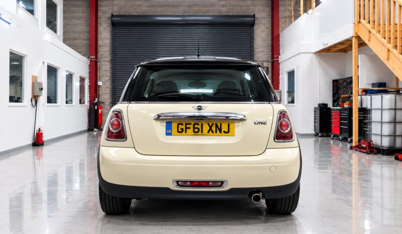 
								MINI ONE 1.6 HATCHBACK full									