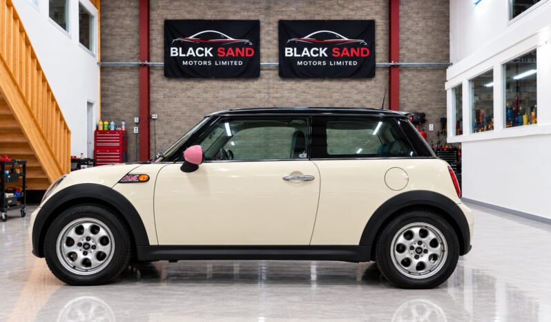 
								MINI ONE 1.6 HATCHBACK full									