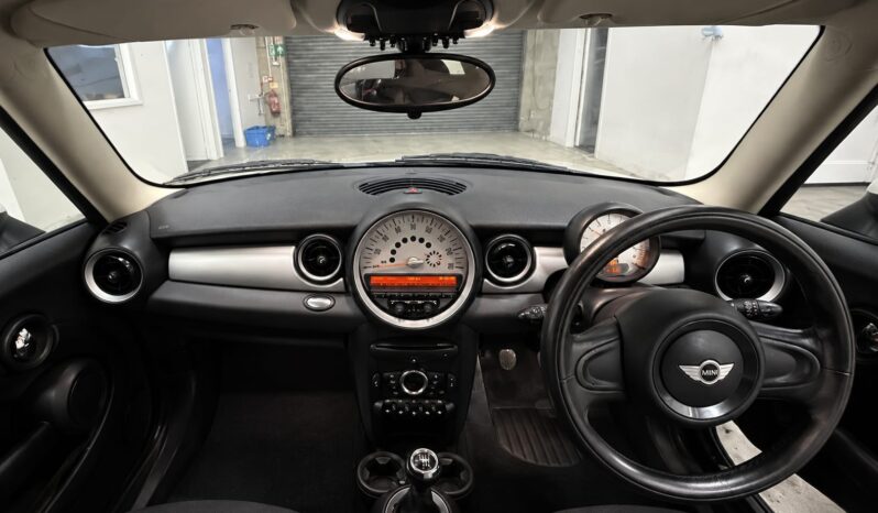
								MINI ONE 1.6 HATCHBACK full									