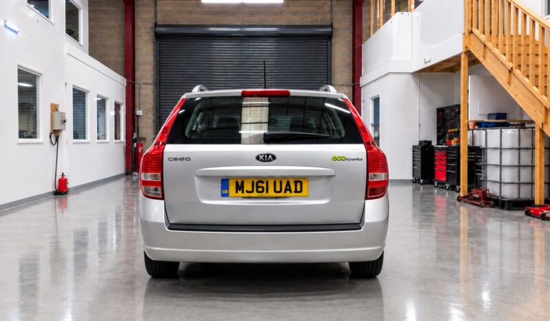 
								KIA CEED 1.6 full									