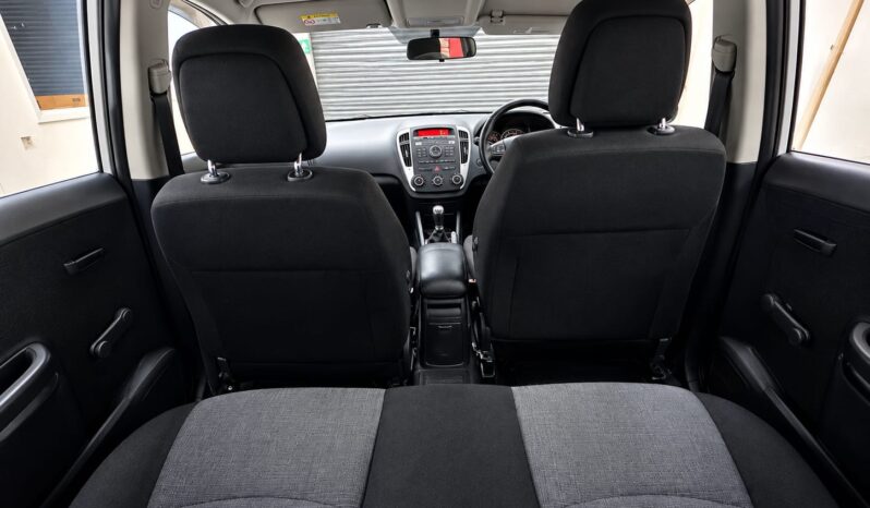 
								KIA CEED 1.6 full									