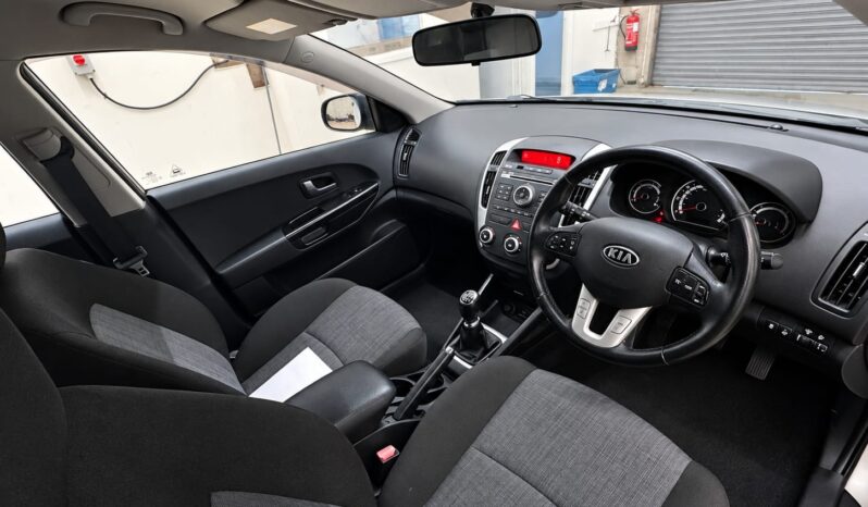 
								KIA CEED 1.6 full									
